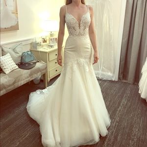 Martina Liana 906 white wedding dress fit like 2 4